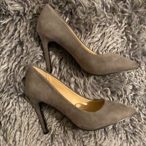 Grey suede pointed toe Forever 21 heels size: 8
